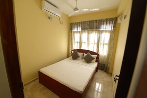 Family Apartment, Multiple Beds, Non Smoking | 2 bedrooms, individually decorated, individually furnished