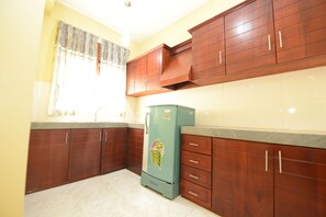 Familieleilighet, flere senger, ikke-røyk | Eget kjøkken | Kjøleskap, riskoker og kjøkkenutstyr