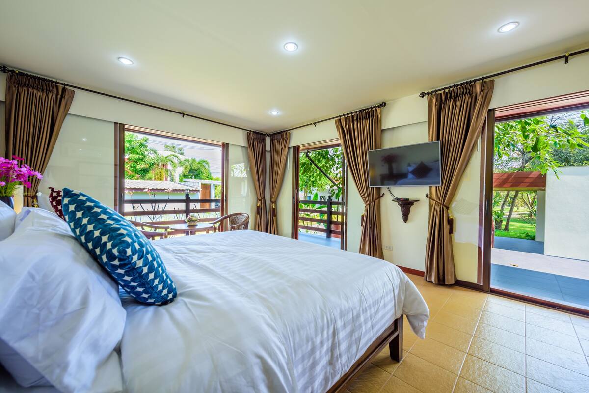 Vila família, 2 quartos, cozinha, vista para o jardim | Lençóis italianos Frette, roupas de cama premium, edredons de pluma