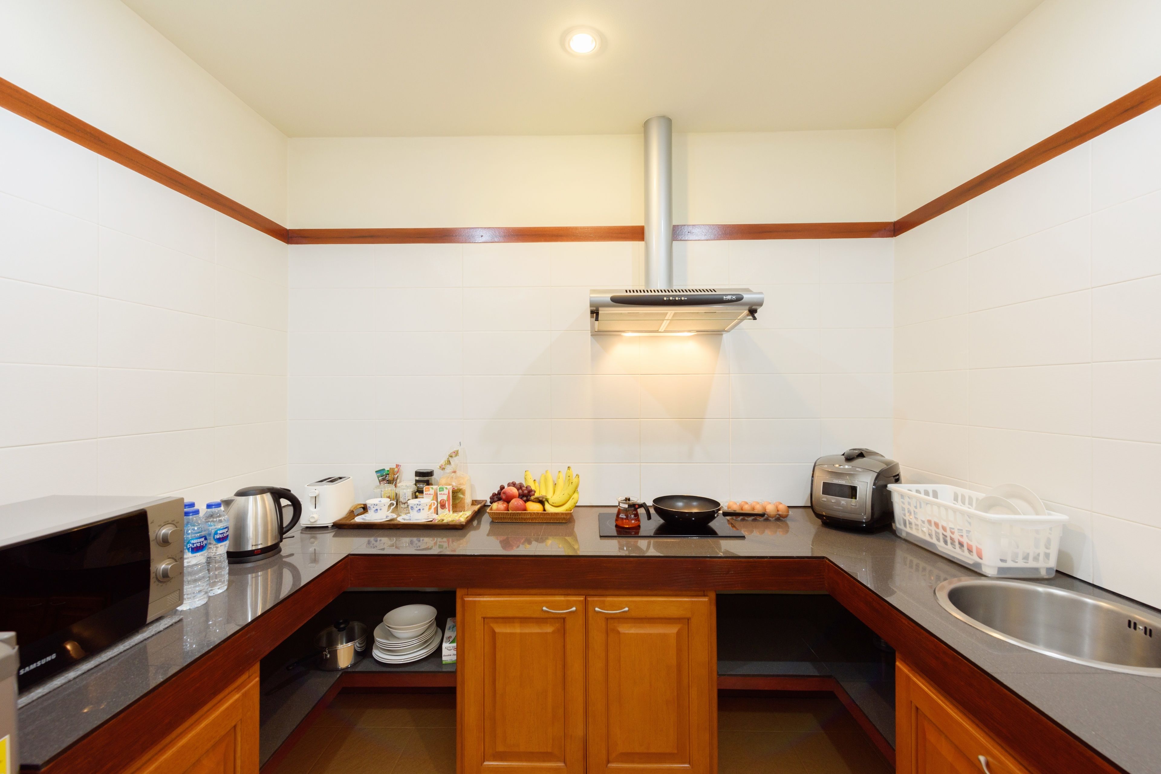 family villa, 2 bedrooms, kitchen, garden view | private kitchen | full-sized fridge, microwave, coffee/tea maker, electric kettle