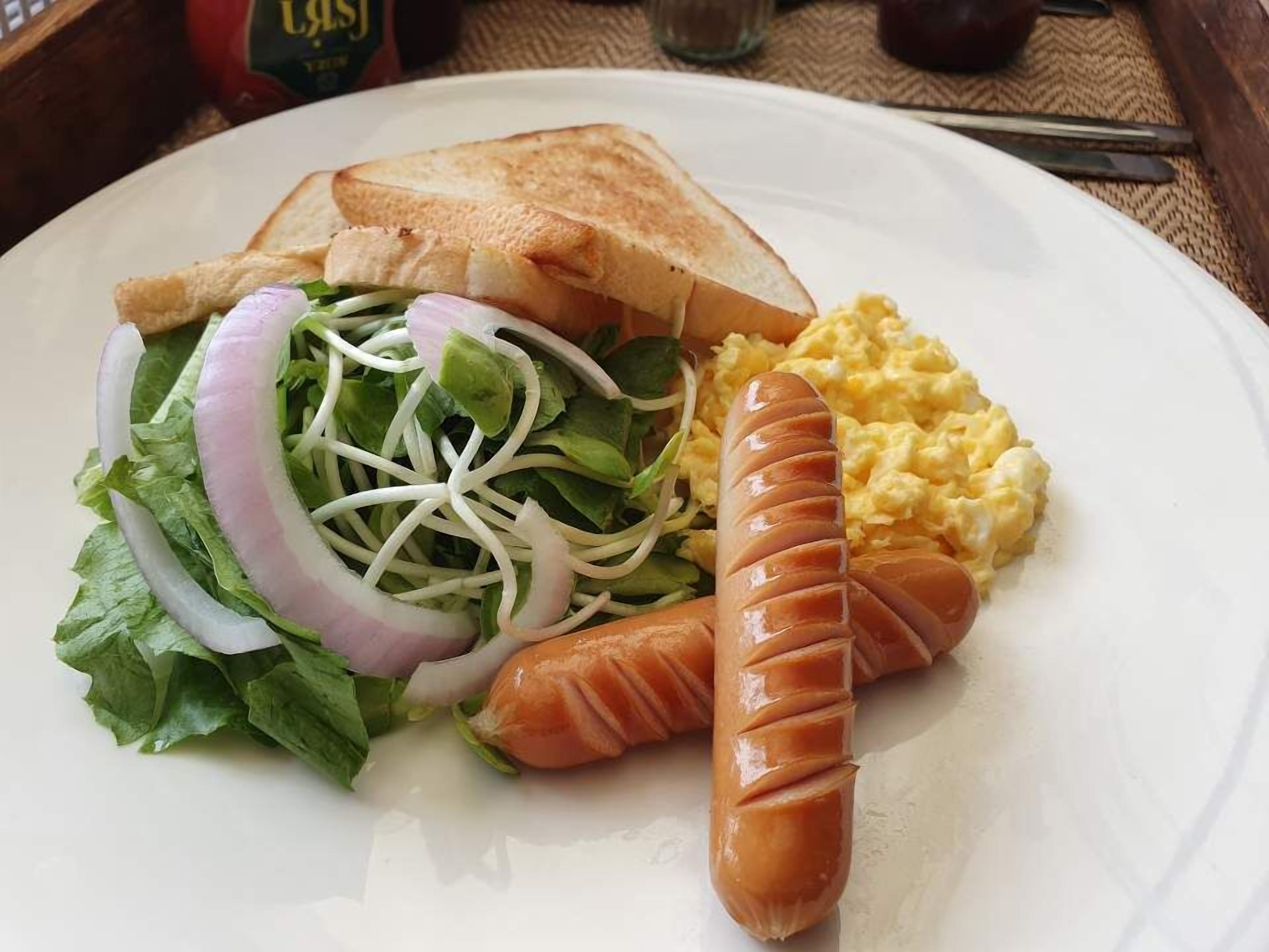 free daily english breakfast