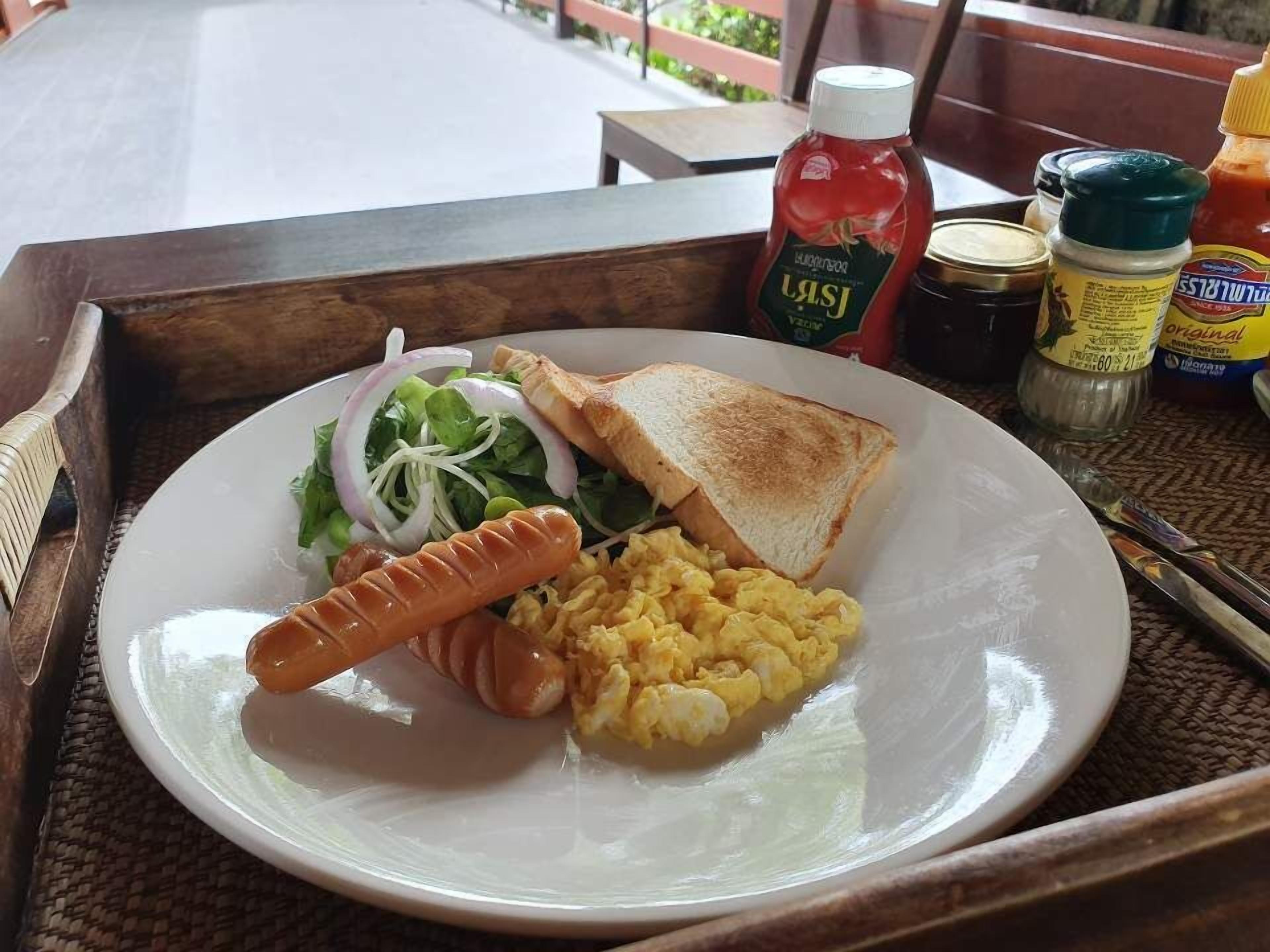 free daily english breakfast