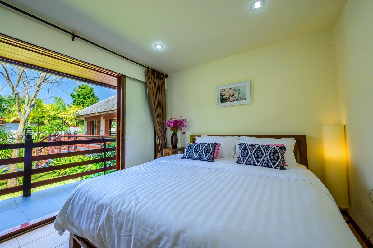 Deluxe Villa, 1 Queen Bed, Terrace, Garden View