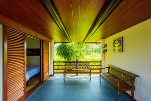 Vila conforto, 1 cama Queen, terraço, vista para o jardim | Terraço/pátio