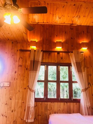 Minibar, escritorio, wifi gratis y ropa de cama