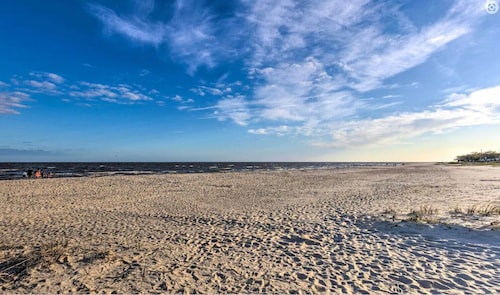 BSL Living - Across from Pickleball Courts, Splash Pad and Park - Permit #BSL140