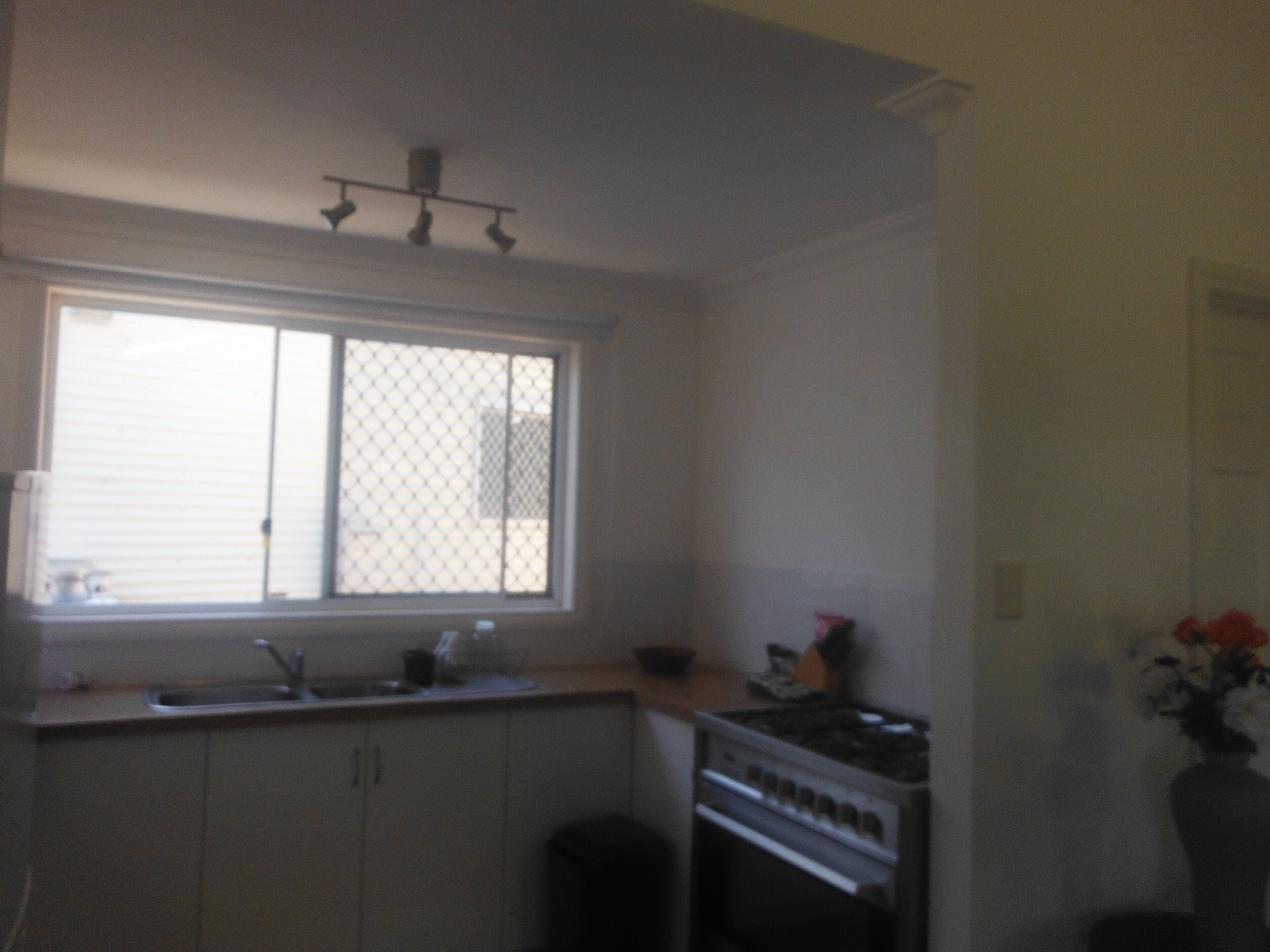 Lakeside Charm: Spacious 2 Bedroom Cottage On Flower Farm Surrounded By Nature — image 7