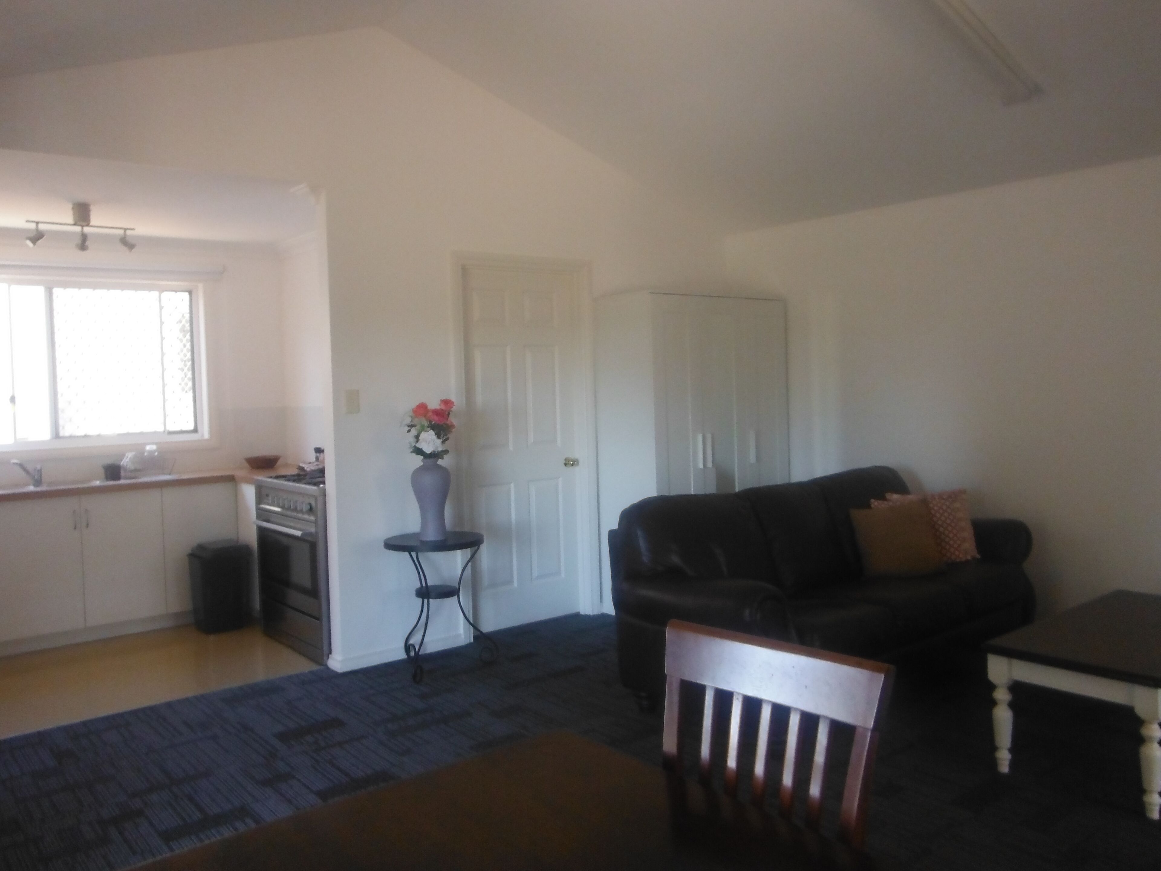 Lakeside Lodge Baldivis Short Stay - White Cottage