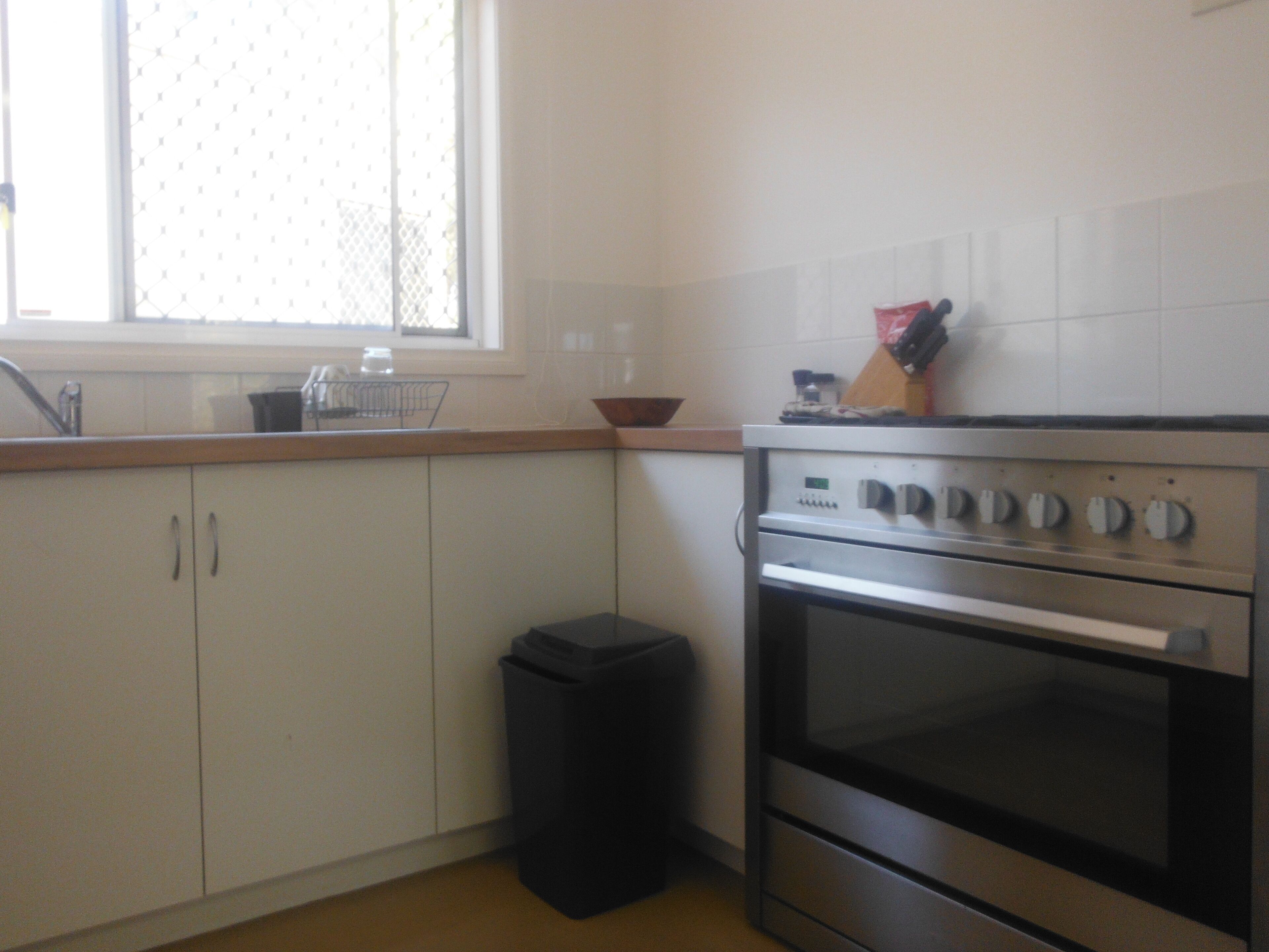 Lakeside Charm: Spacious 2 Bedroom Cottage On Flower Farm Surrounded By Nature — image 8