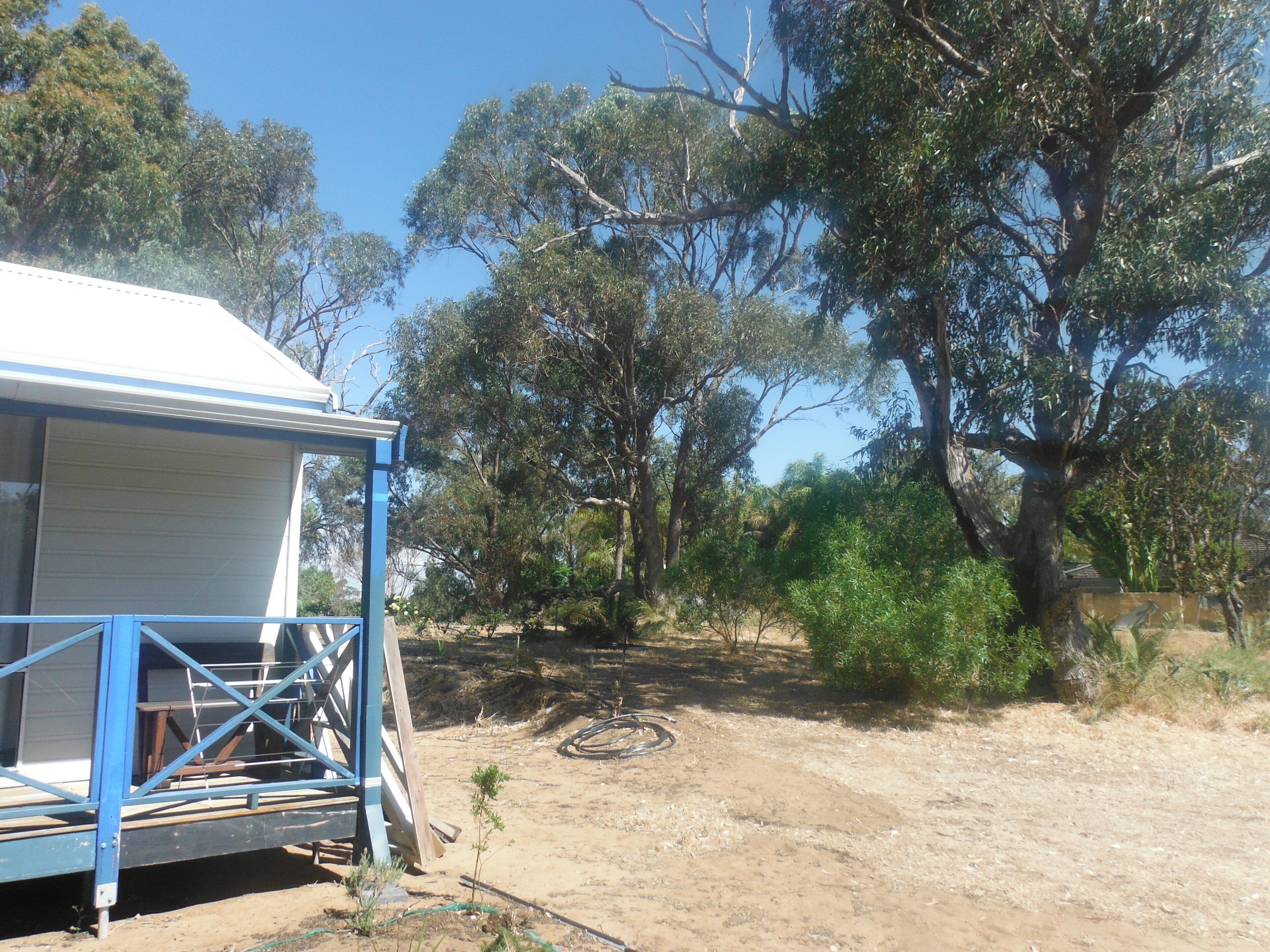 Lakeside Charm: Spacious 2 Bedroom Cottage On Flower Farm Surrounded By Nature — image 11