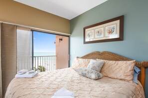3 bedrooms, iron/ironing board, travel cot, WiFi - 3 bed 3 bath Penthouse Spectacular Panaoramic views of beach and intracoastal!!! (Indian Shores)
