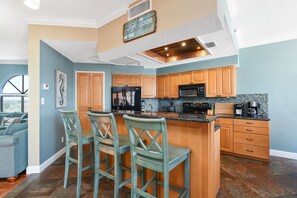 Fridge, microwave, oven, stovetop - 3 bed 3 bath Penthouse Spectacular Panaoramic views of beach and intracoastal!!! (Indian Shores)