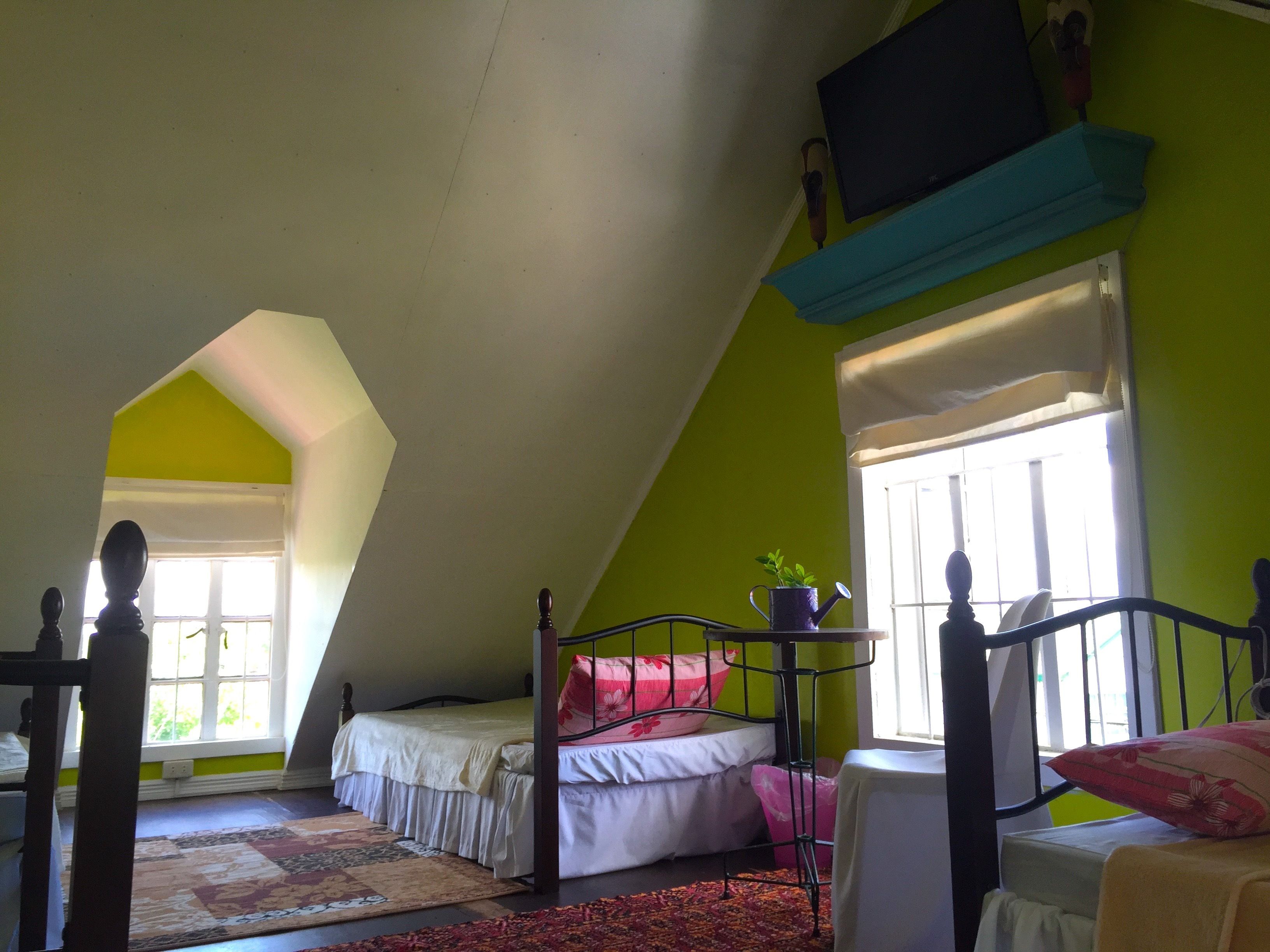 Down comforters, minibar, individually decorated, individually furnished