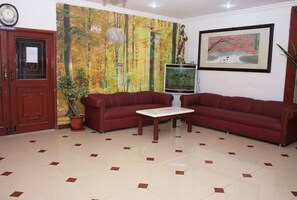 Lobby sitting area - Park Inn Beach Resort (Chennai)