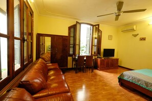 Grand Double Room | Iron/ironing board, free WiFi, bed sheets