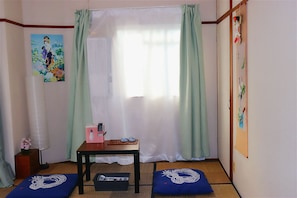 Camera doppia (Japanese Style, 41) | Una scrivania, Wi-Fi gratuito