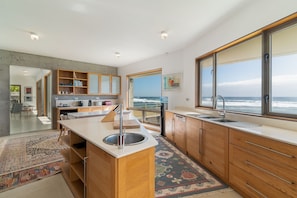 Réfrigérateur, micro-ondes, four, lave-vaisselle