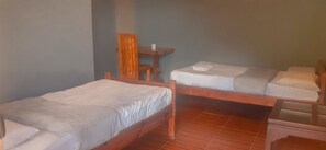 Triple Private Room | In-room safe, bed sheets - Banaue Pink Eco Hostel (Banaue)