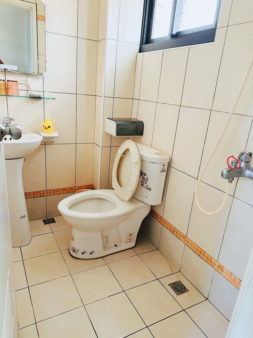 Basic Triple Room, Multiple Beds, Non Smoking | Bathroom | Shower, free toiletries, hair dryer, slippers