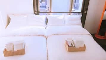 Blackout drapes, free WiFi