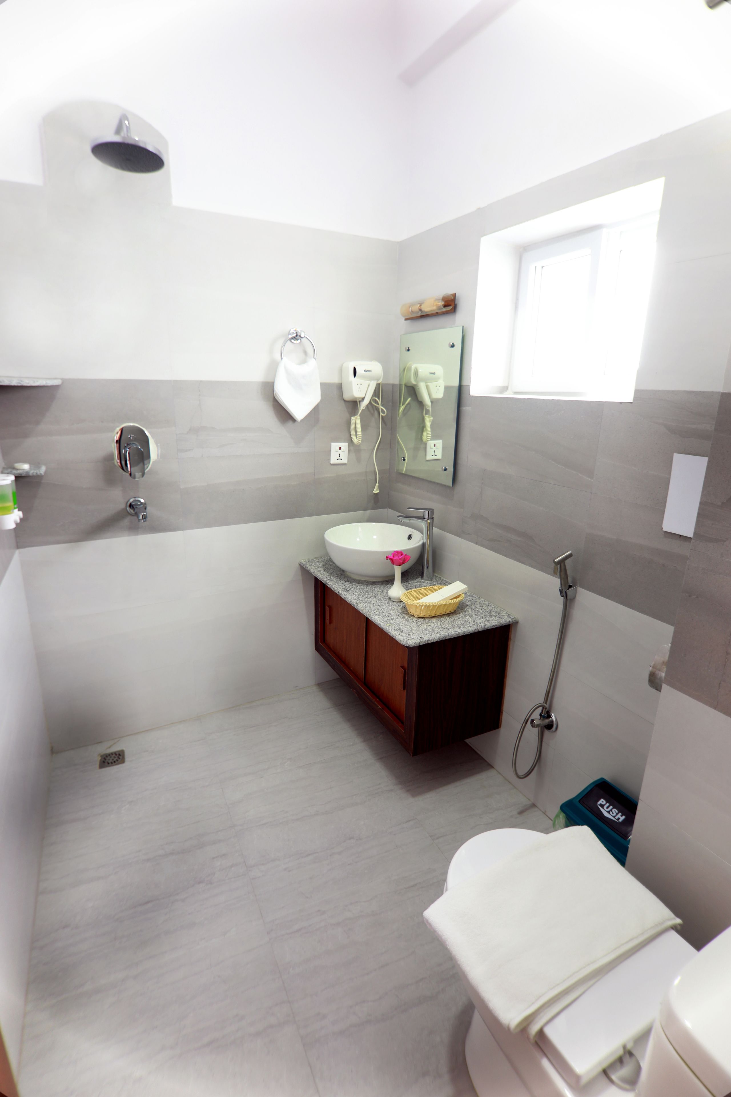 A modern bathroom with a bathtub, sink, and toilet.