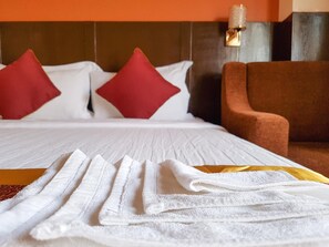 Blackout drapes, soundproofing, free WiFi, bed sheets - Hotel Eco Tree Pokhara (Pokhara)
