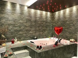 Bañera de hidromasaje privada