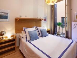 1 soverom, strykejern/-brett, internettilgang og sengetøy