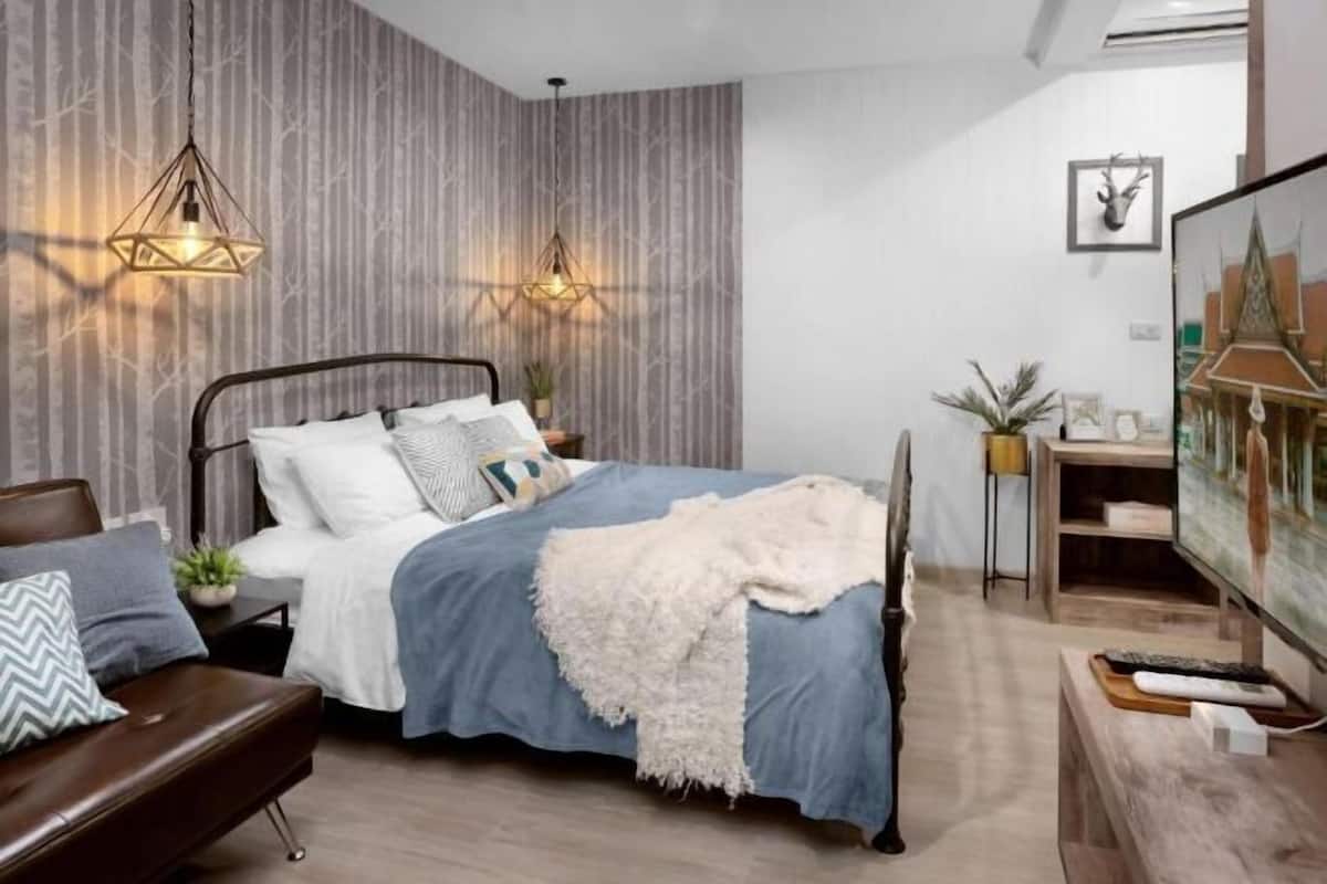 1 bedroom, premium bedding, minibar, in-room safe