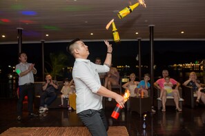 2 間酒吧/酒廊