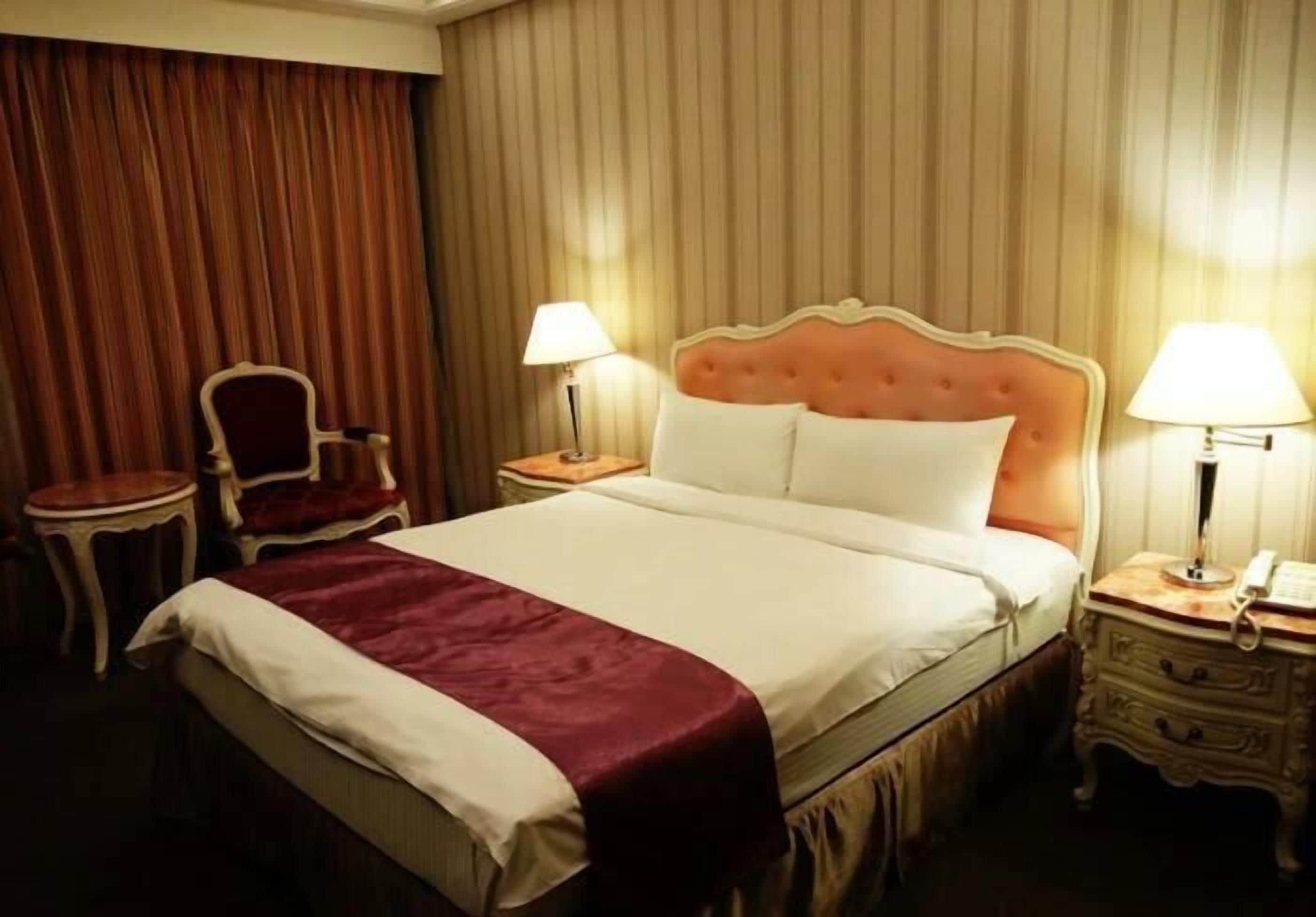 desk, blackout curtains, soundproofing, free wifi