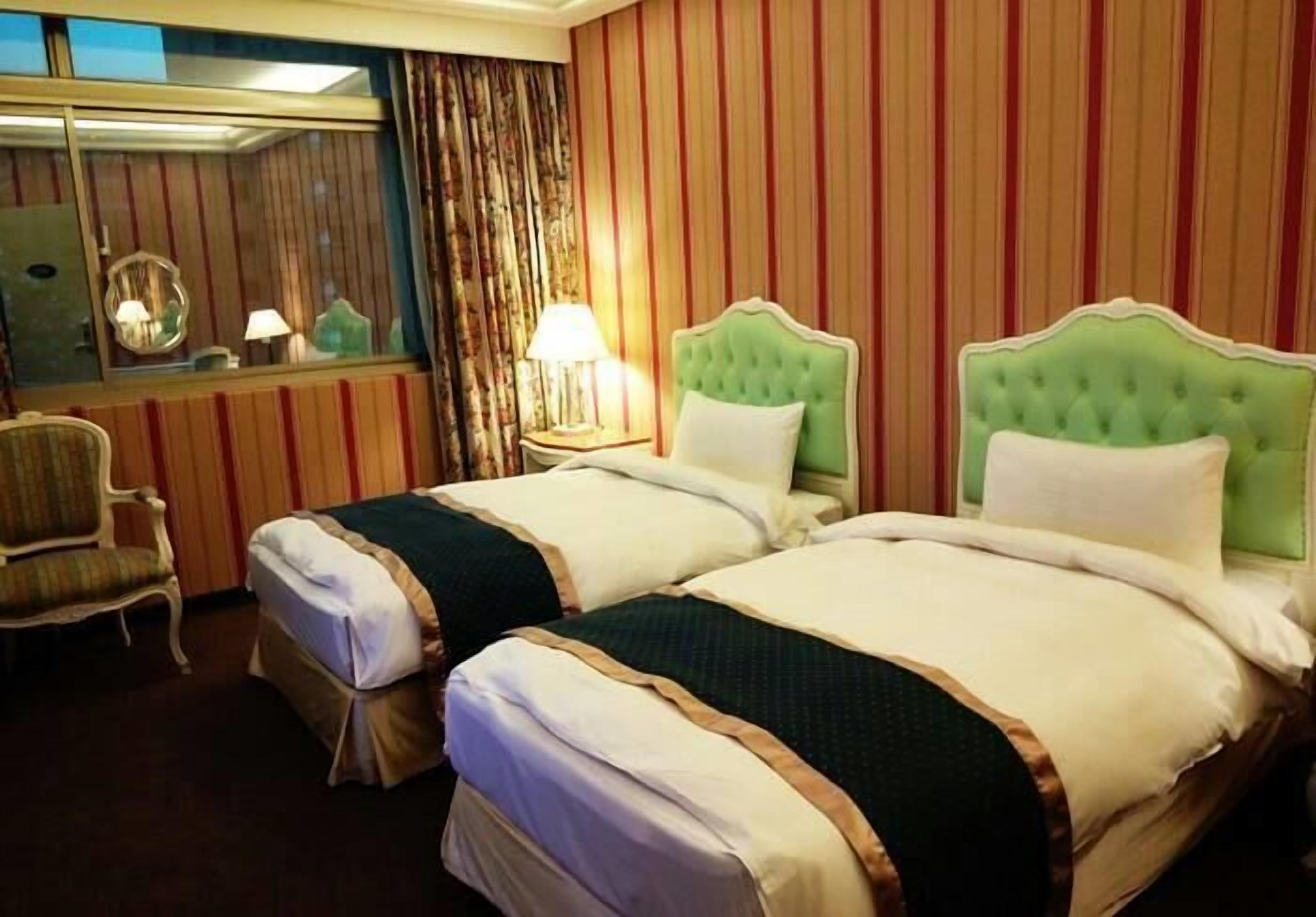 elite twin room | desk, blackout curtains, soundproofing, free wifi