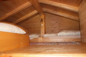 4 bedrooms, travel cot, WiFi, bed sheets