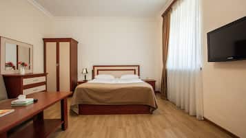 Habitación doble estándar | Sala de estar | Televisión