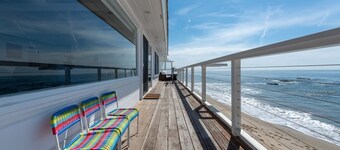 Malibu Rd Ocean Front Dry Sandy Beach House + Studio, 2 Kitchens, Cedar Hot Tub