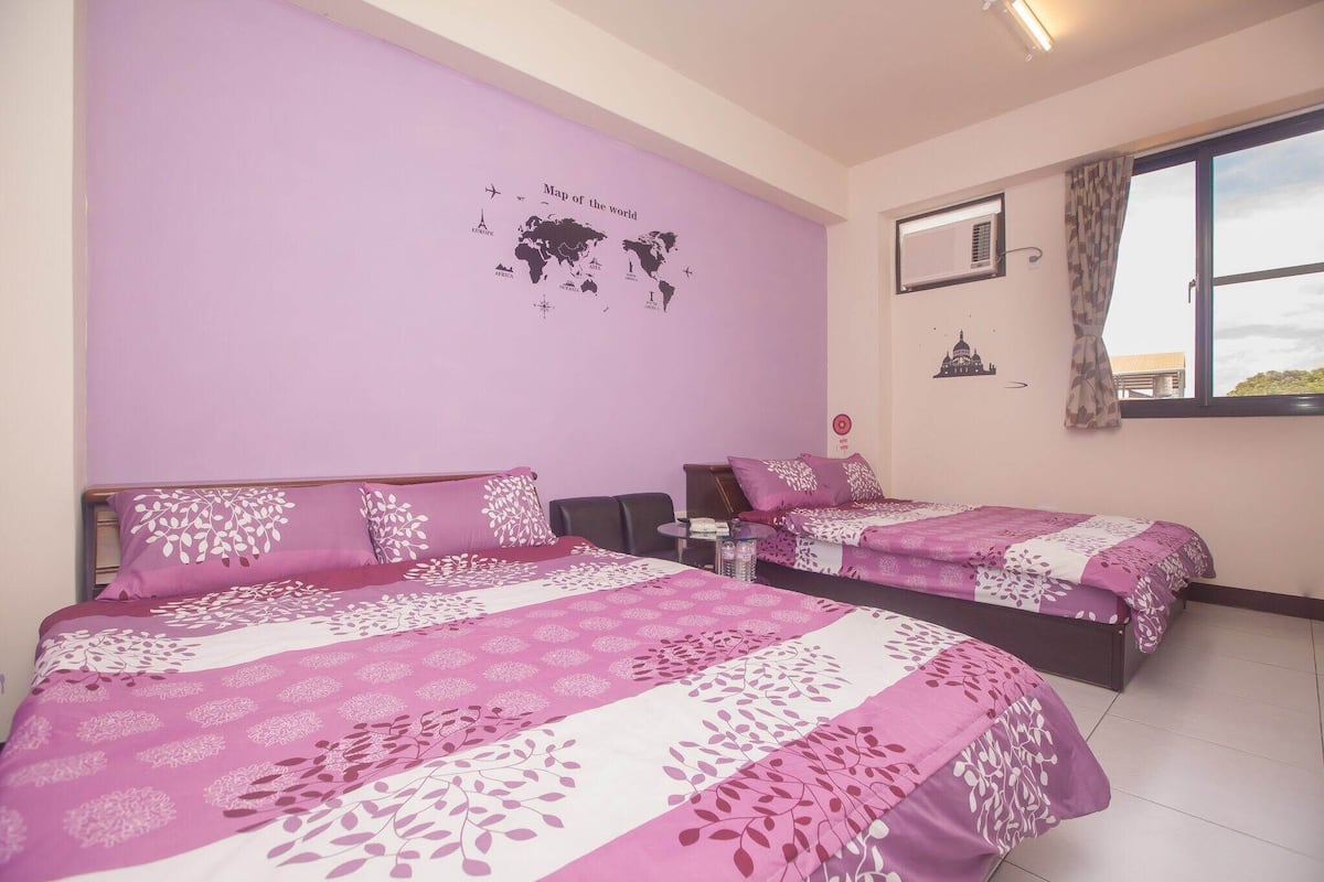 Quadruple Room | Desk, blackout curtains, free WiFi, bed sheets
