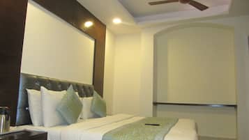 Superior Room, 1 Double Bed, Non Smoking | 1 bedroom, premium bedding, soundproofing, free WiFi