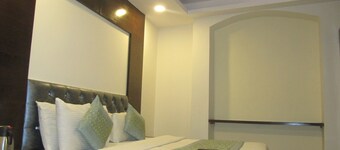 Hotel Shanti Palace Dx
