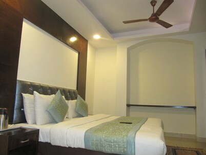 Hotel Shanti Palace Dx