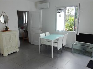 Dining - Detached 2-room villa with terrace and pool view. (Fréus)