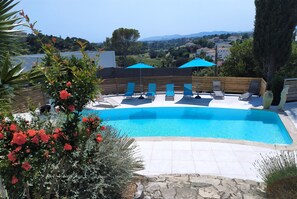 Outdoor pool - Detached 2-room villa with terrace and pool view. (Fréus)