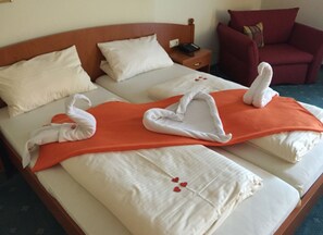 أسرّة قابلة للطي وواي فاي مجانًا وملاءات أسرّة