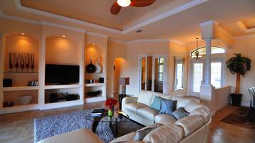 智能電視、DVD 播放機、乒乓球設施、書籍