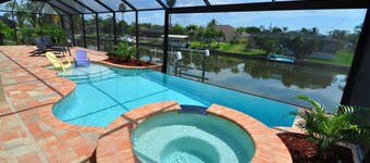 VILLA KAPALUA - south facing with direct access to the Gulf of Mexico