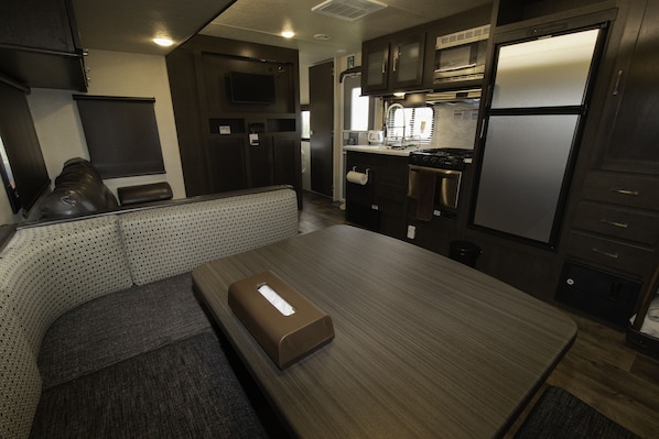 Flat-screen TV - Natural farm ZAMPA (Yomitan)