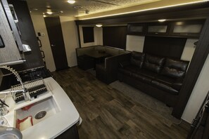 Flat-screen TV - Natural farm ZAMPA (Yomitan)