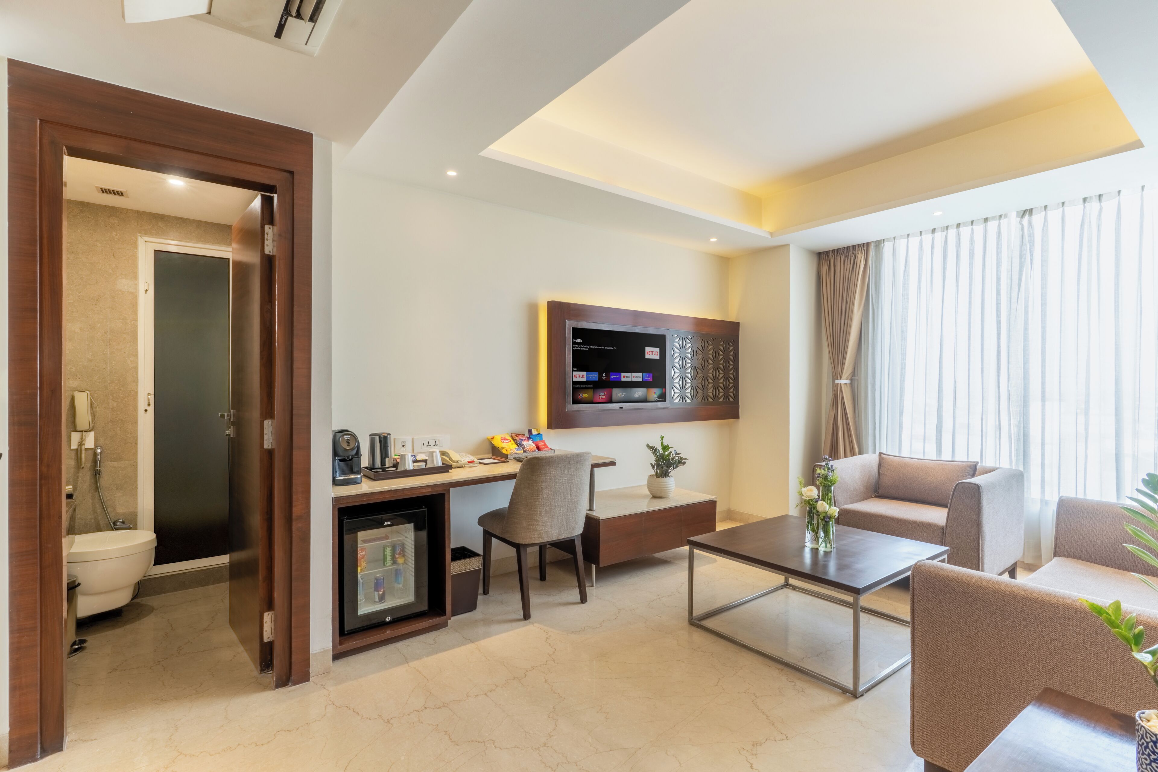 Sviitti, 1 parisänky | Minibaari, tallelokero huoneessa, äänieristys, silitysrauta/-lauta