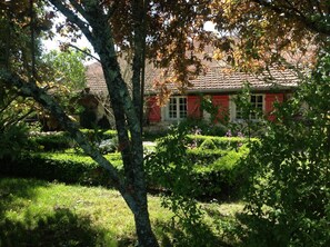 Property grounds - Very nice gite, all mod cons (Lauzerte)