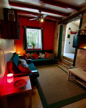 TV, DVD player, books, stereo