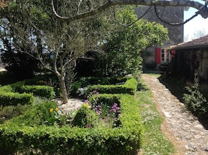 Property grounds - Very nice gite, all mod cons (Lauzerte)